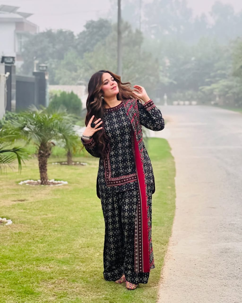 Digital Chunri 3-Piece Suit – Premium Silky Lawn