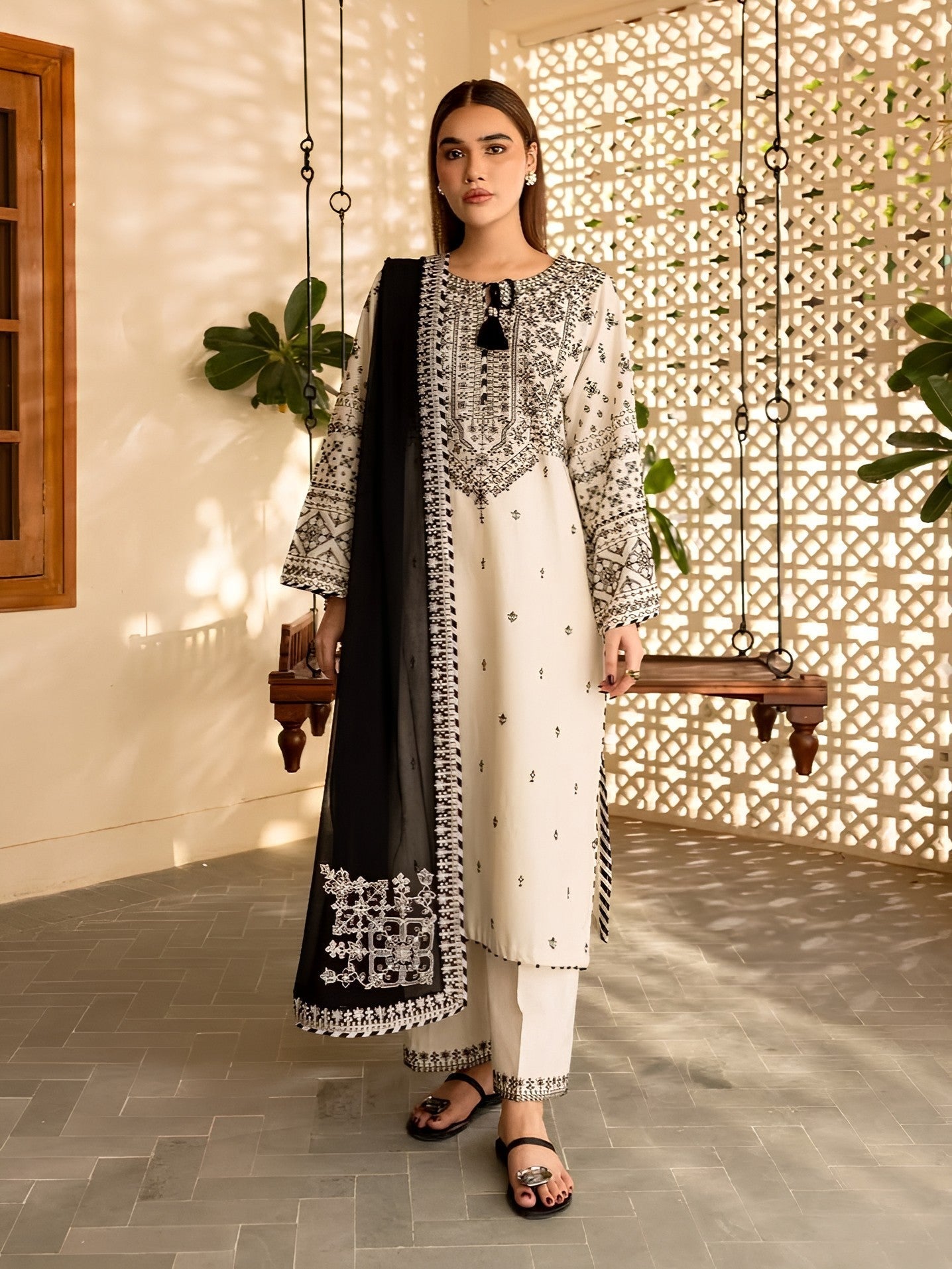 Zarish – Embroidered Lawn 3-Piece Set (Stitched)