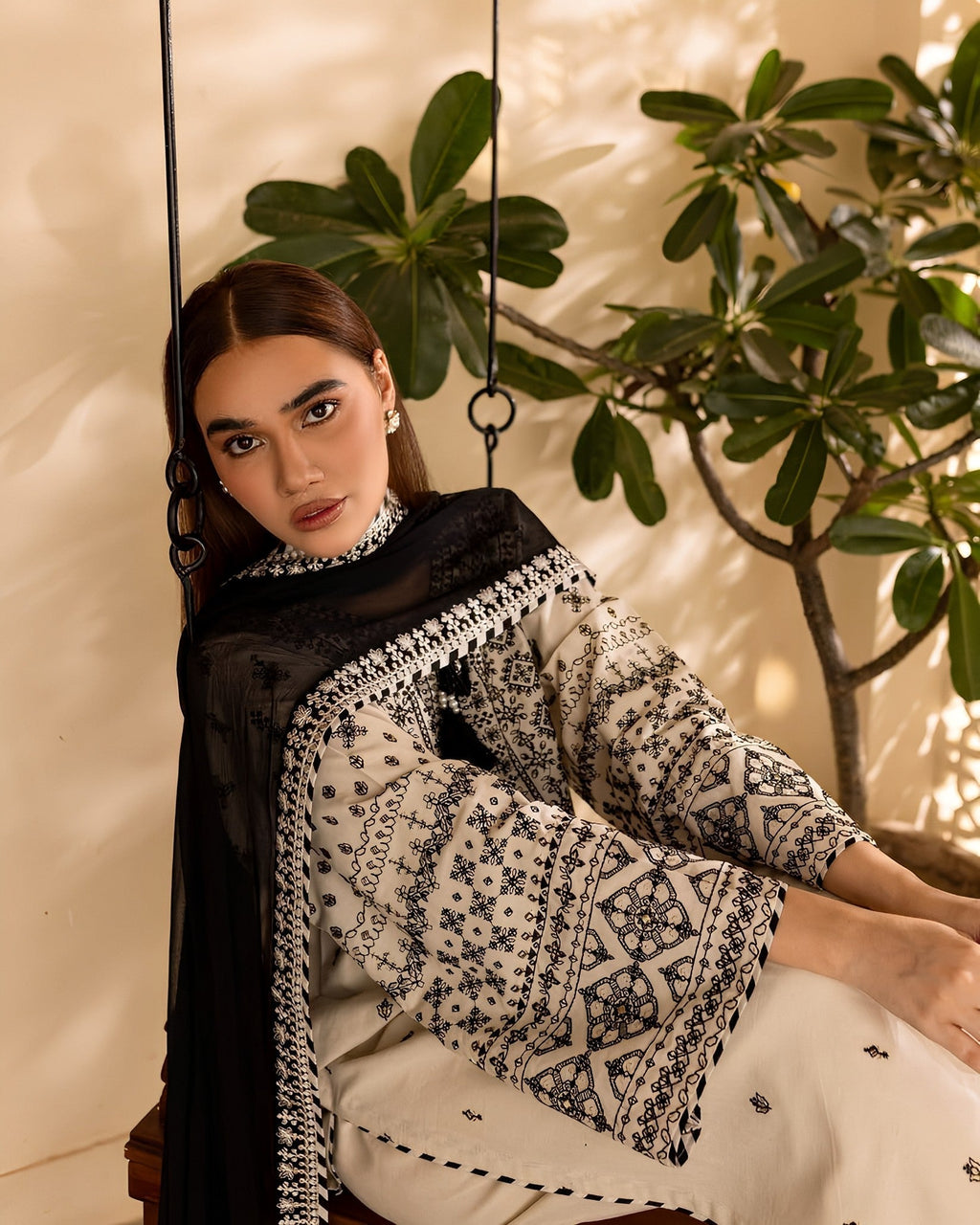 Zarish – Embroidered Lawn 3-Piece Set (Stitched)