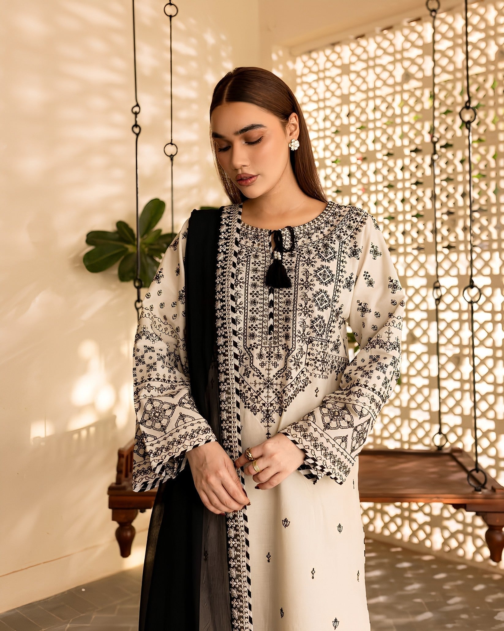 Zarish – Embroidered Lawn 3-Piece Set (Stitched)